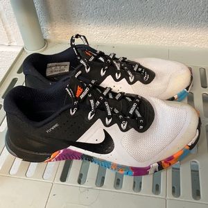Women’s Nike Metcon 2. Black and white, multi sole
